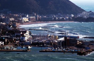 葉山マリーナと葉山の海岸