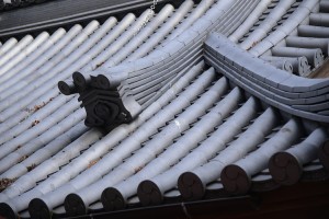 寺の屋根瓦