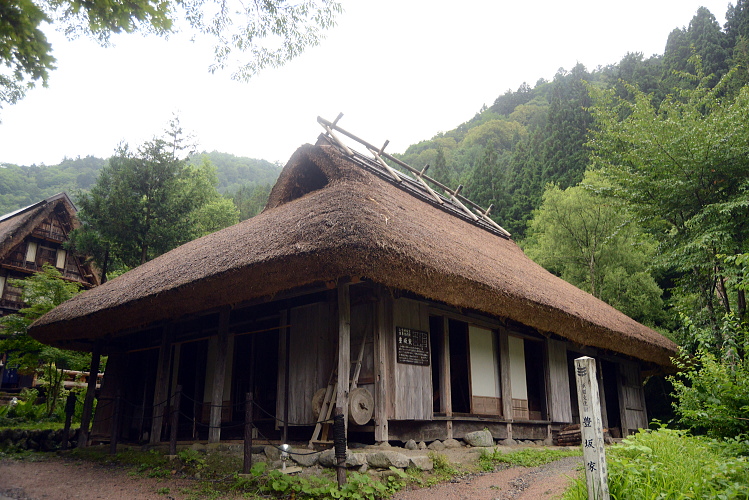 茅葺屋根