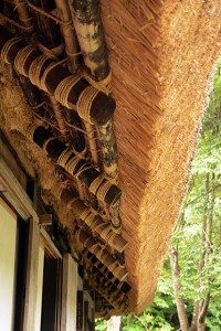 茅葺屋根の民家