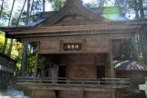 三峯神社の神楽殿