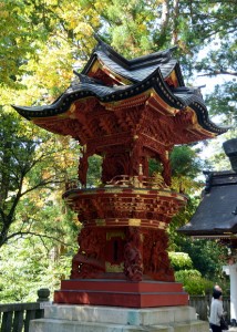 三峯神社の灯籠