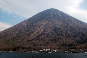 男体山