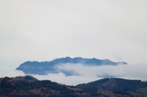 蜃気楼のような両神山